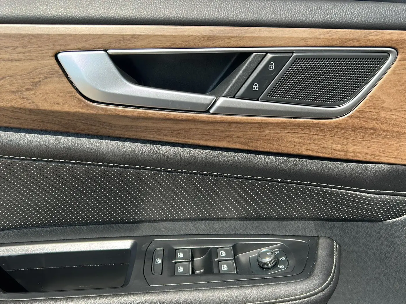 2025 Volkswagen Atlas - $28,900