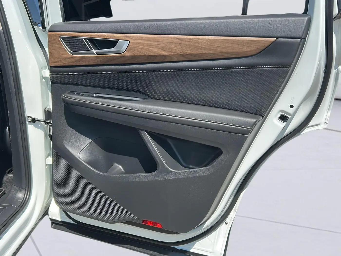 2025 Volkswagen Atlas - $28,900