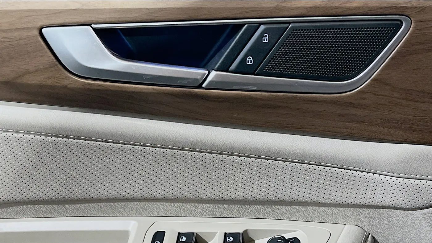 2025 Volkswagen Atlas SE