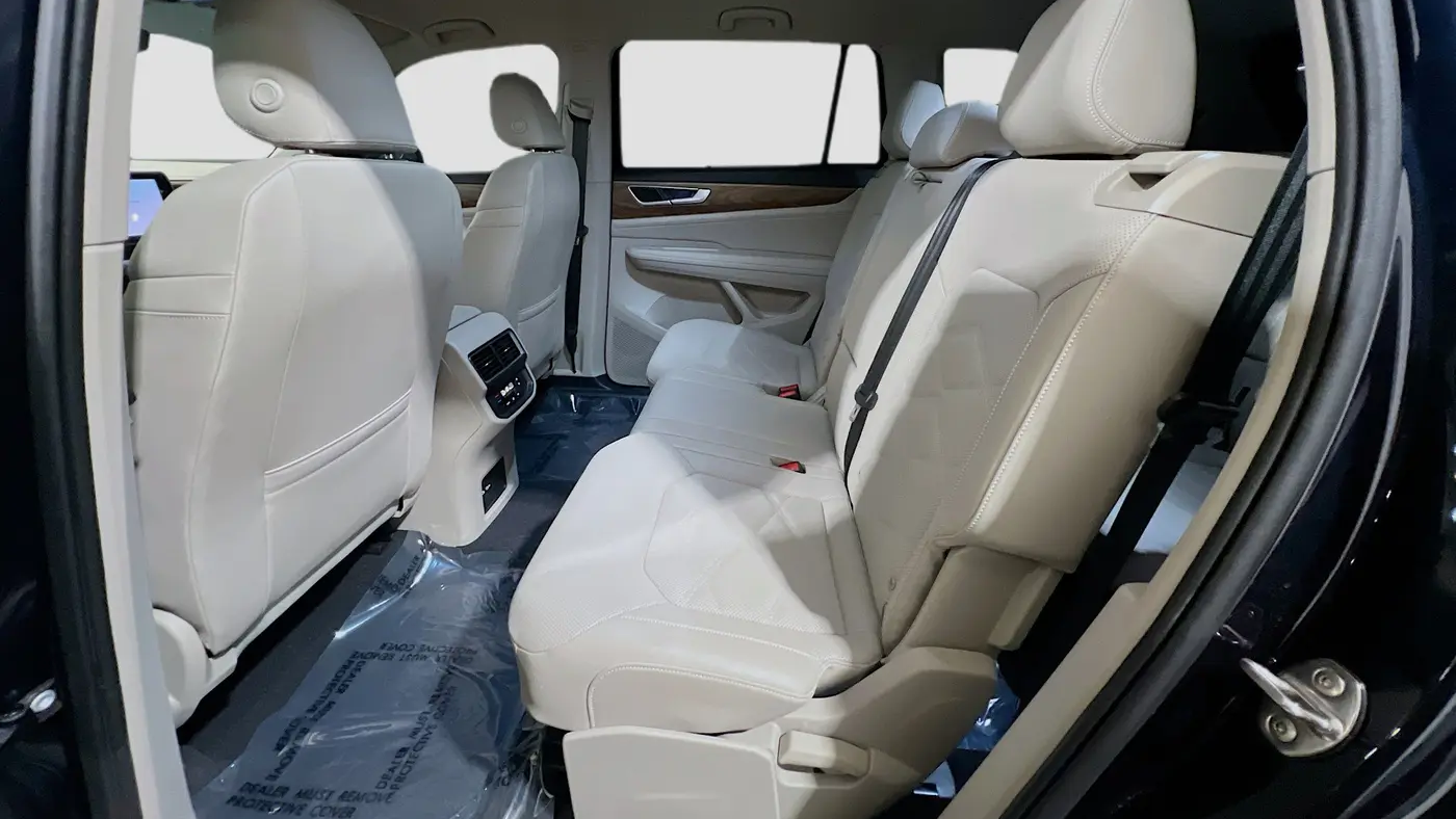 2025 Volkswagen Atlas SE