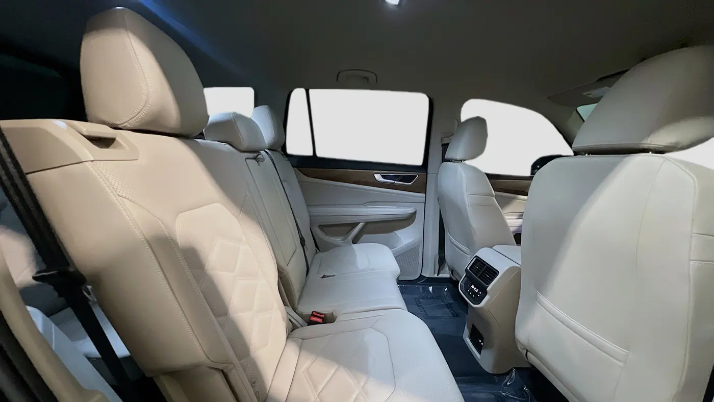 2025 Volkswagen Atlas SE
