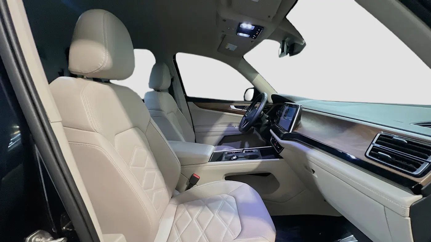 2025 Volkswagen Atlas SE