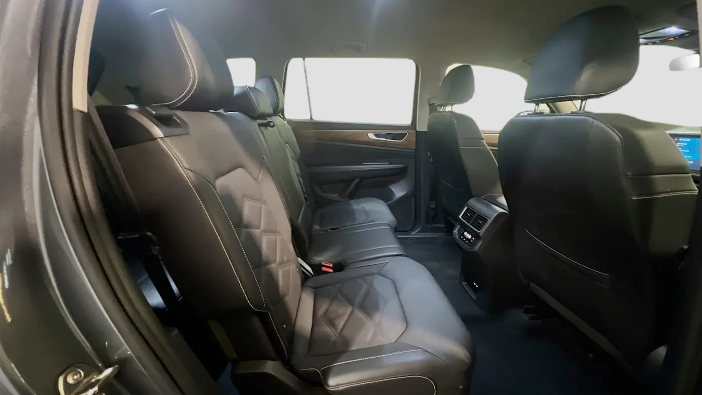 2025 Volkswagen Atlas SE
