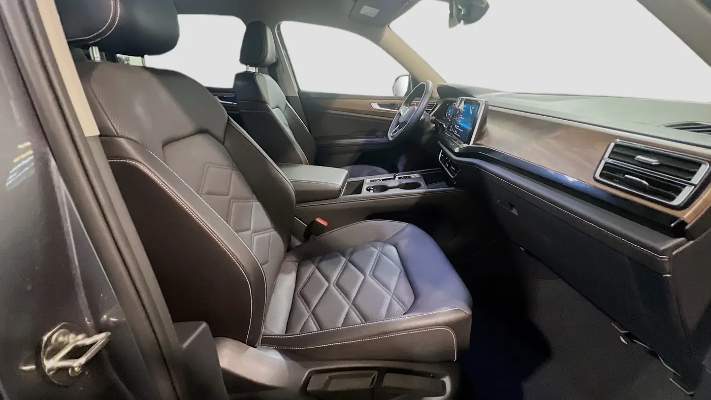 2025 Volkswagen Atlas SE