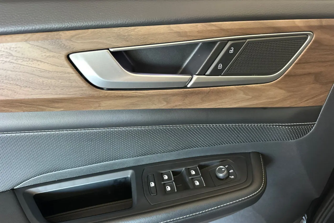 2024 Volkswagen Atlas - $25,788