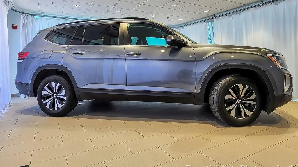 2025 Volkswagen Atlas SE