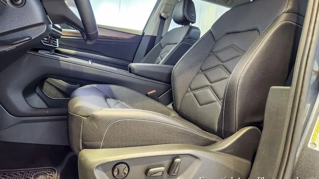 2025 Volkswagen Atlas SE