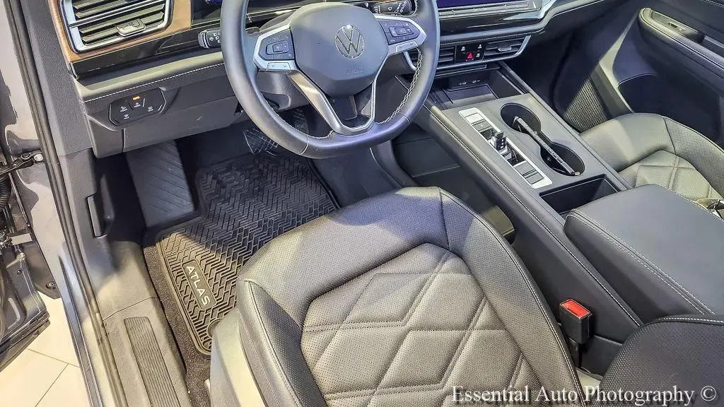 2025 Volkswagen Atlas SE
