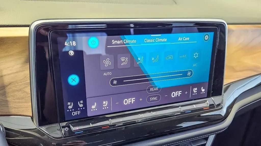 2025 Volkswagen Atlas SE