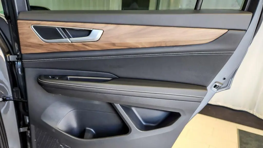 2025 Volkswagen Atlas SE