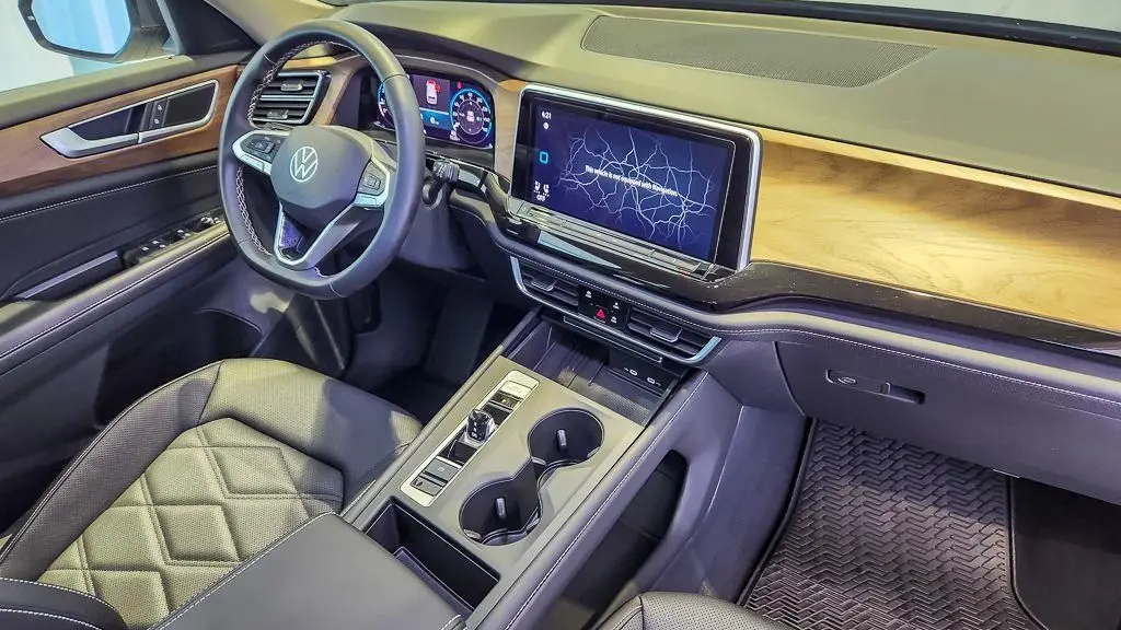 2025 Volkswagen Atlas SE