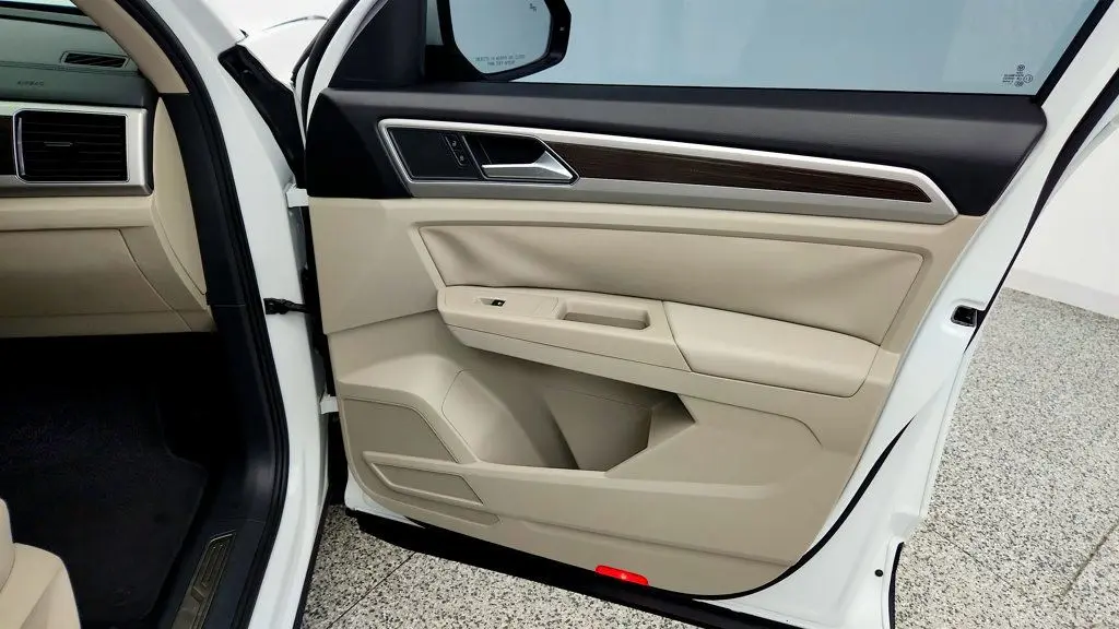 2018 Volkswagen Atlas - $15,495
