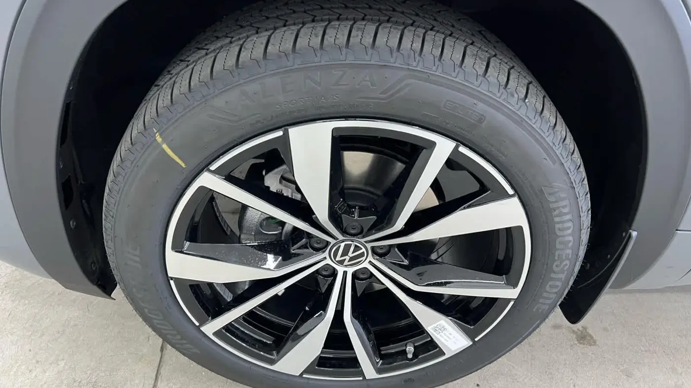 2026 Volkswagen Atlas Cross Sport SEL Premium R-Line 4Motion