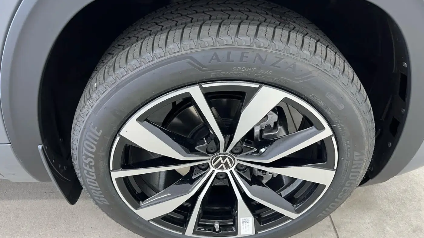 2026 Volkswagen Atlas Cross Sport SEL Premium R-Line 4Motion