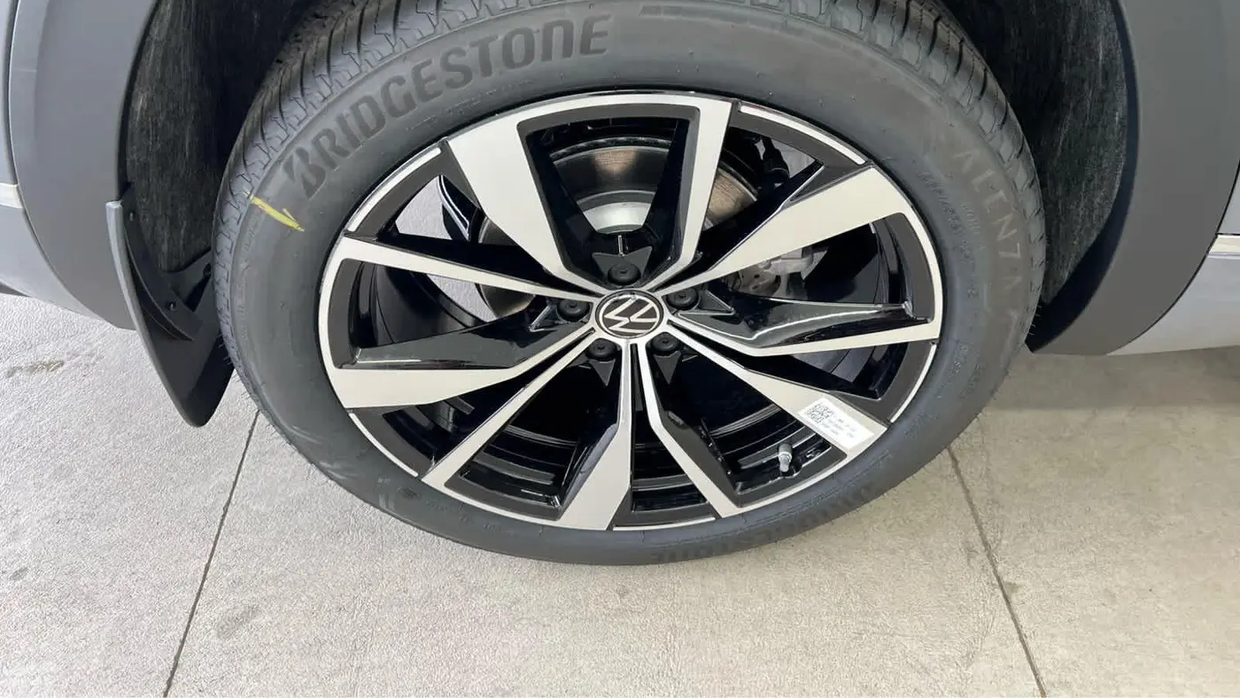 2026 Volkswagen Atlas Cross Sport SEL Premium R-Line 4Motion