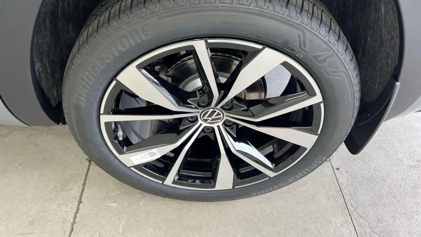2026 Volkswagen Atlas Cross Sport SEL Premium R-Line 4Motion