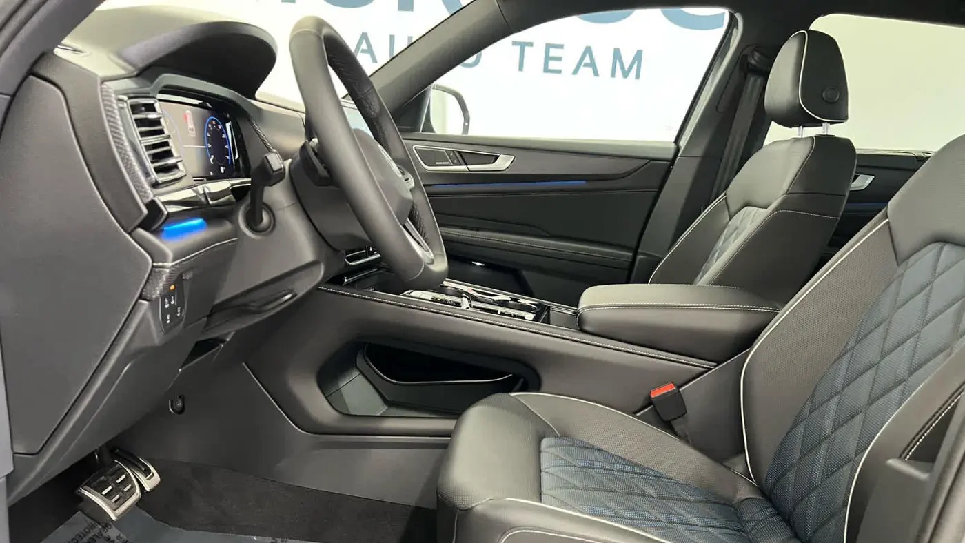 2026 Volkswagen Atlas Cross Sport SEL Premium R-Line 4Motion