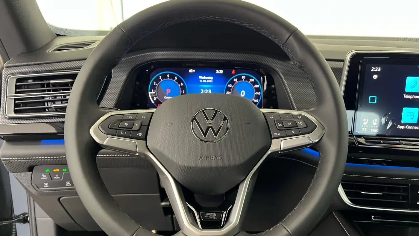 2026 Volkswagen Atlas Cross Sport SEL Premium R-Line 4Motion