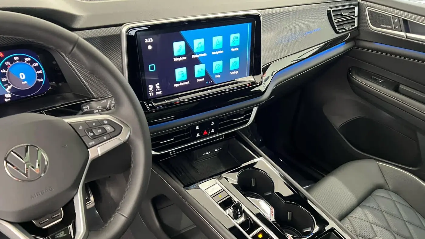 2026 Volkswagen Atlas Cross Sport SEL Premium R-Line 4Motion