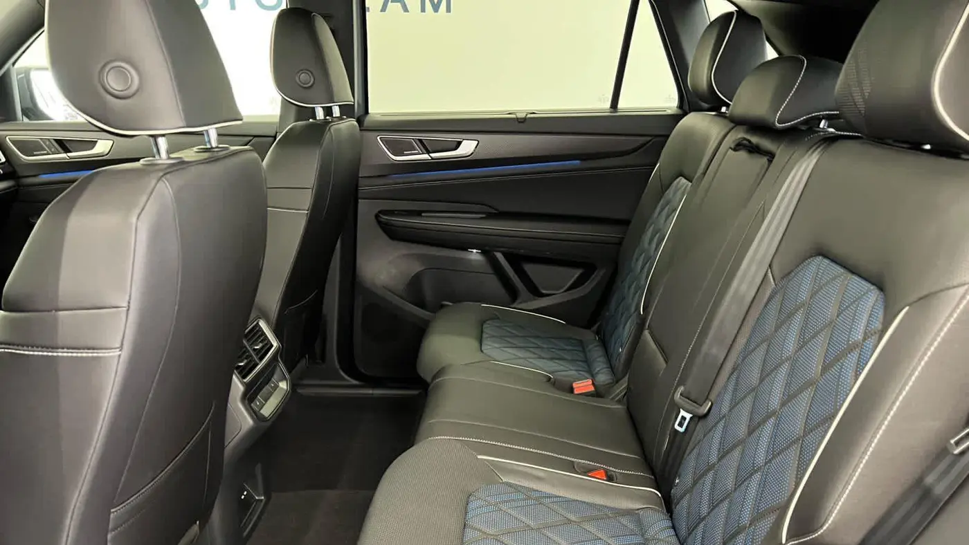 2026 Volkswagen Atlas Cross Sport SEL Premium R-Line 4Motion