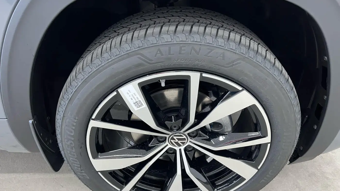 2026 Volkswagen Atlas Cross Sport SEL Premium R-Line 4Motion