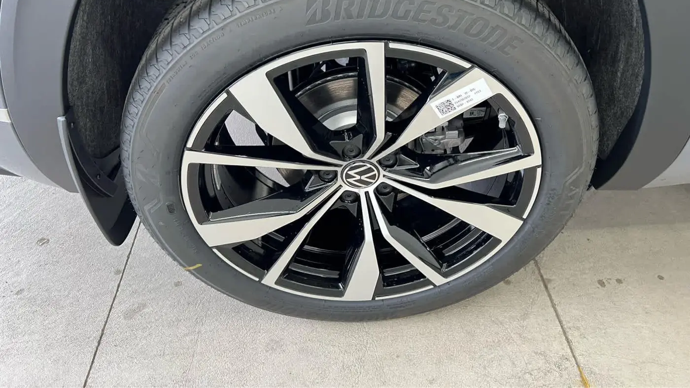 2026 Volkswagen Atlas Cross Sport SEL Premium R-Line 4Motion