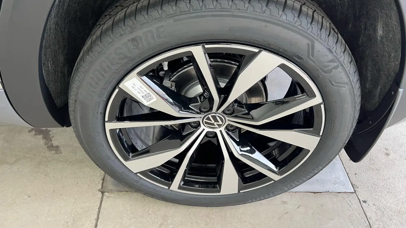 2026 Volkswagen Atlas Cross Sport SEL Premium R-Line 4Motion