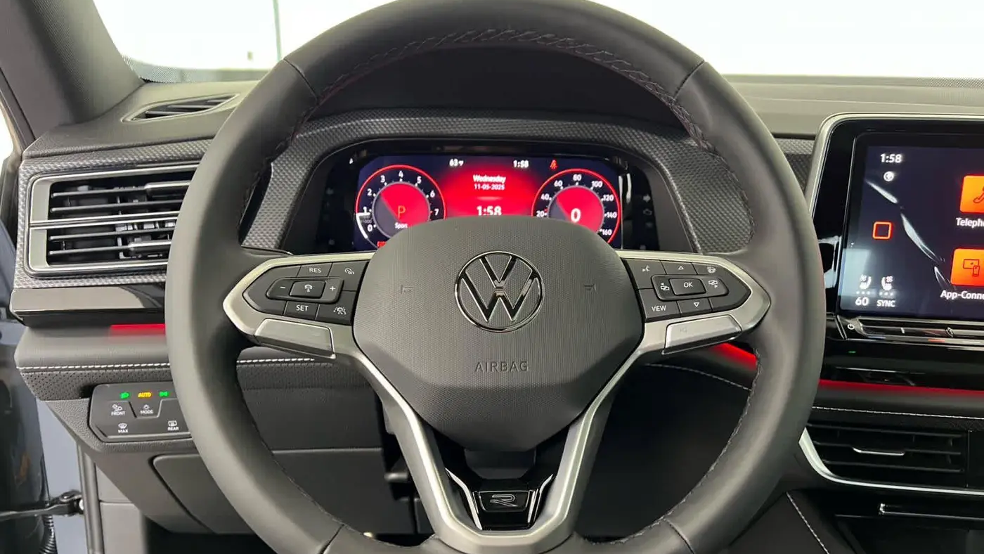 2026 Volkswagen Atlas Cross Sport SEL Premium R-Line 4Motion