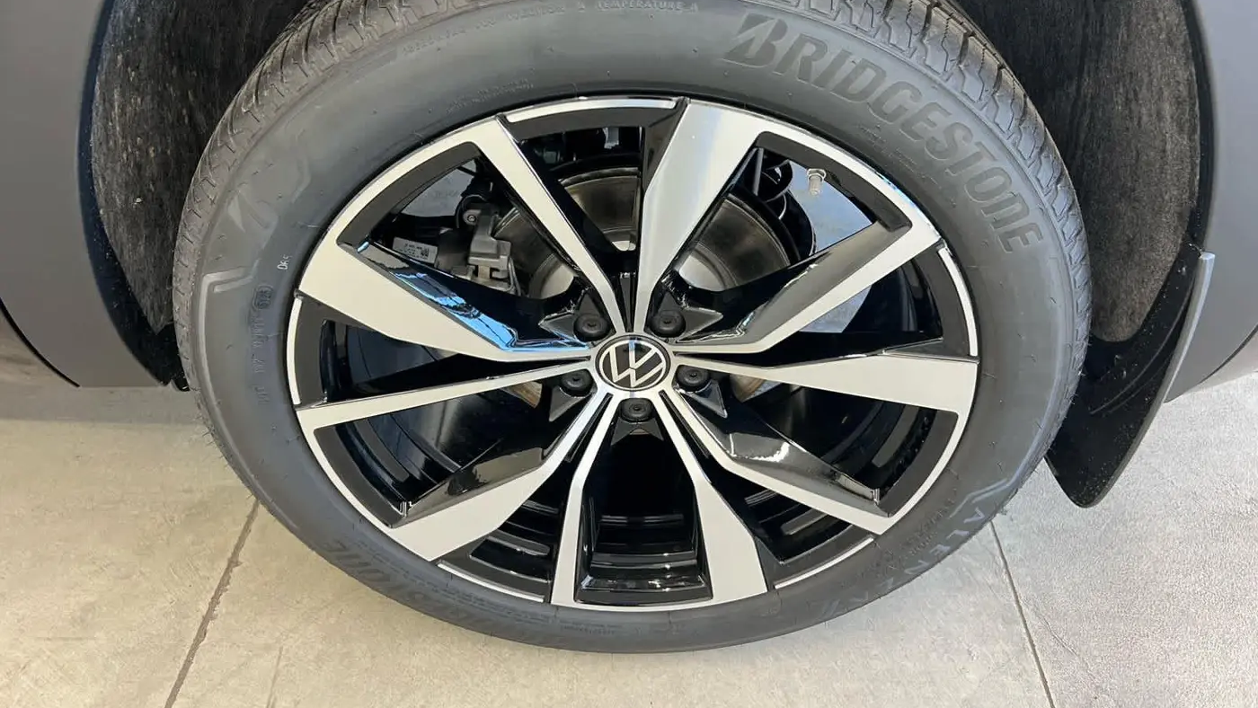 2026 Volkswagen Atlas Cross Sport SEL Premium R-Line 4Motion