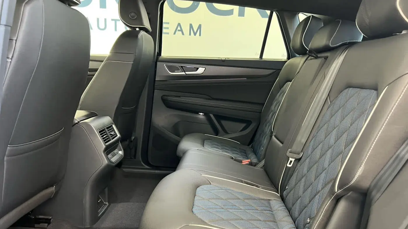 2026 Volkswagen Atlas Cross Sport SEL Premium R-Line 4Motion