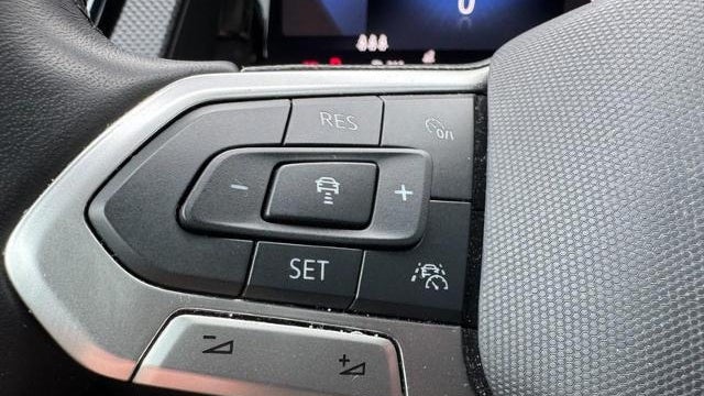 2025 Volkswagen Atlas Cross Sport SEL Premium R-Line 4Motion
