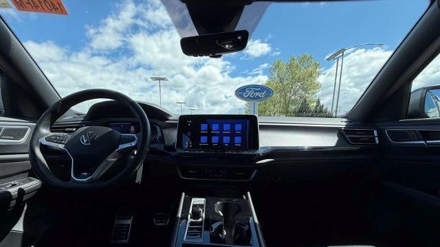 2024 Volkswagen Atlas Cross Sport SEL Premium R-Line 4Motion
