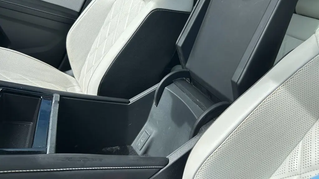 2024 Volkswagen Atlas Cross Sport SEL Premium R-Line 4Motion