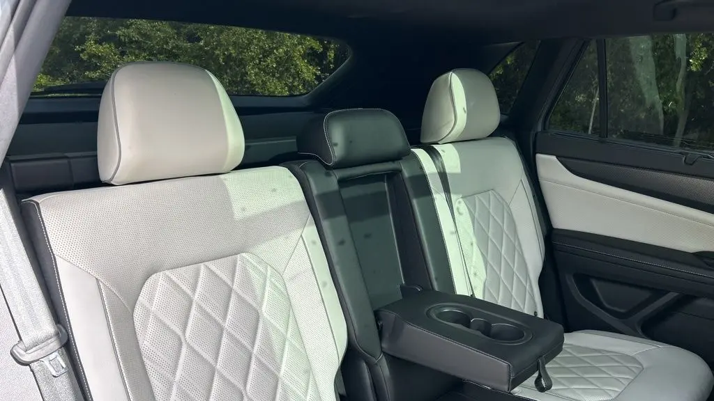 2024 Volkswagen Atlas Cross Sport SEL Premium R-Line 4Motion