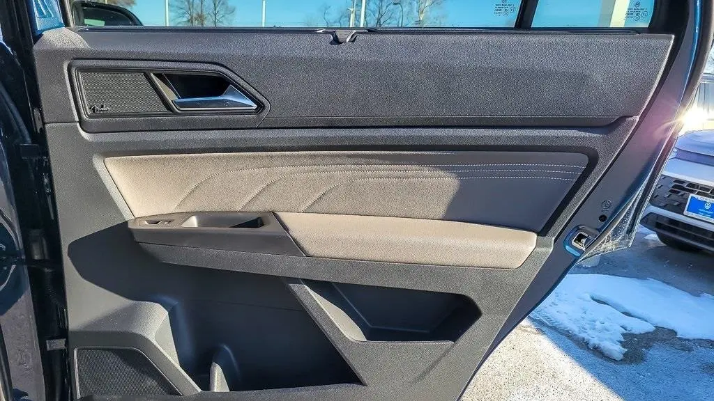 2023 Volkswagen Atlas Cross Sport V6 SEL Premium R-Line 4Motion