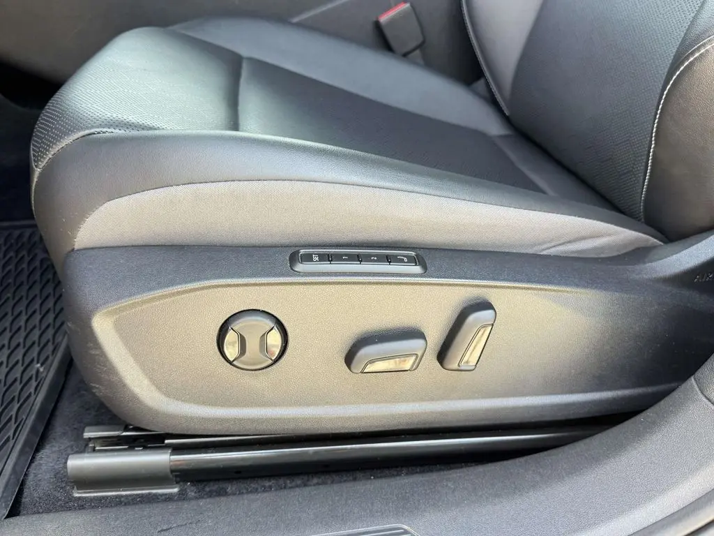 2023 Volkswagen Id.4 - $18,899