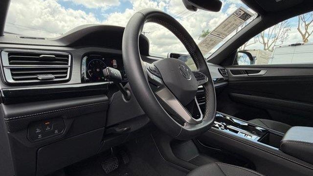 2025 Volkswagen Atlas Cross Sport SE 4Motion