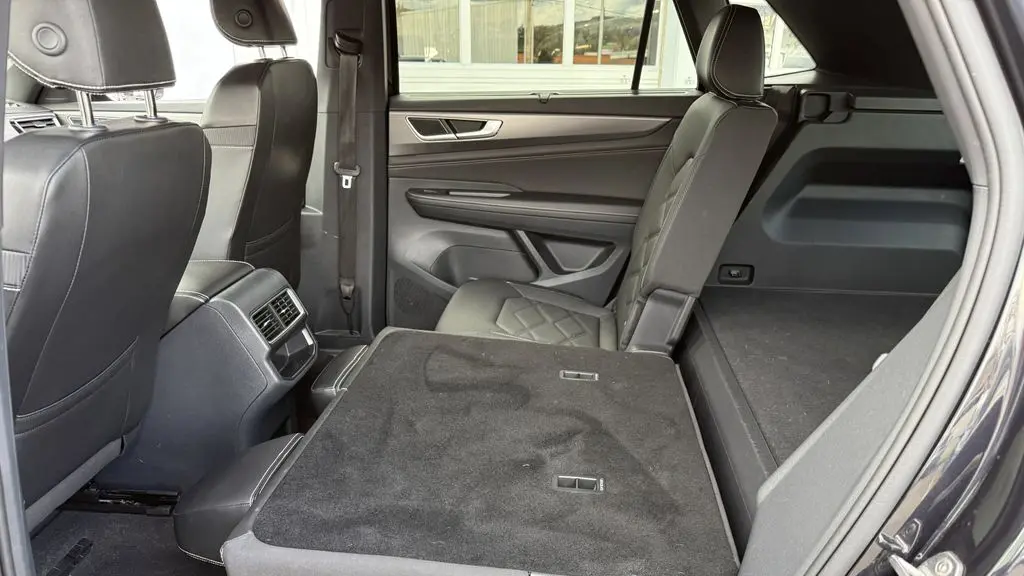 2025 Volkswagen Atlas Cross Sport SE 4Motion
