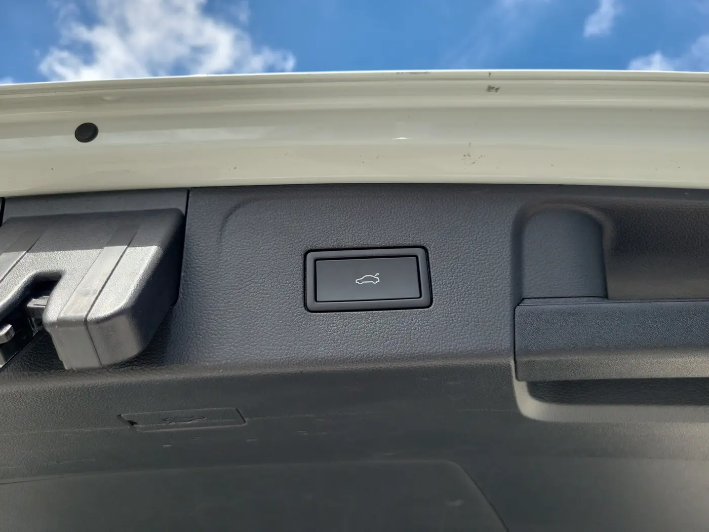 2025 Volkswagen Atlas - $31,990