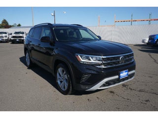 2021 Volkswagen Atlas with Platinum Gray Metallic Exterior
