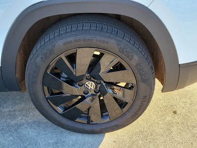 Photo of a 2025 Volkswagen Atlas Cross Sport SE 4DR SUV W/Technology for sale