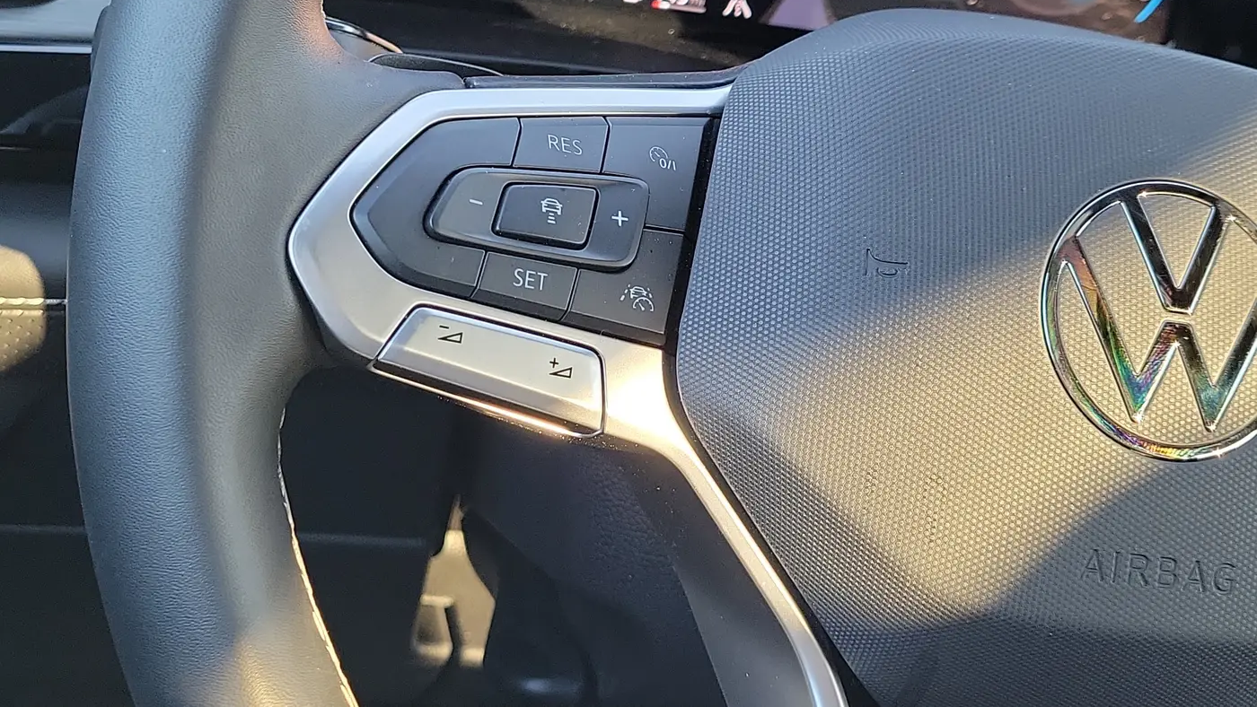 2025 Volkswagen Atlas Cross Sport SE