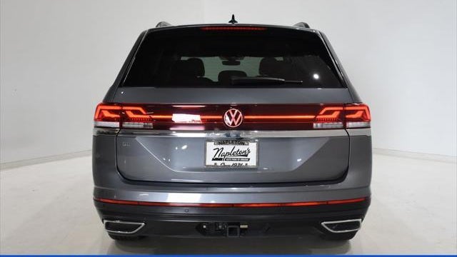 2025 Volkswagen Atlas SE