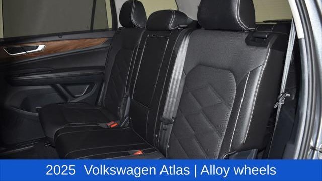 2025 Volkswagen Atlas SE
