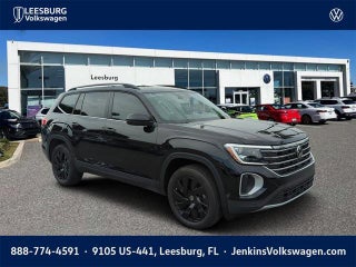 2025 Volkswagen Atlas with Deep Black Pearl Exterior