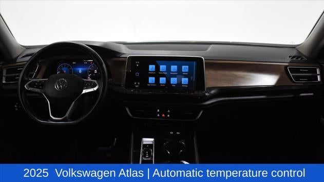 2025 Volkswagen Atlas SE