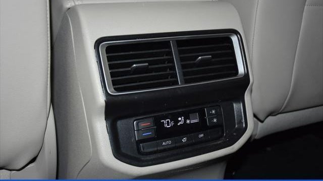 2025 Volkswagen Atlas SE