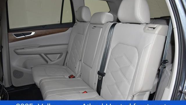 2025 Volkswagen Atlas SE