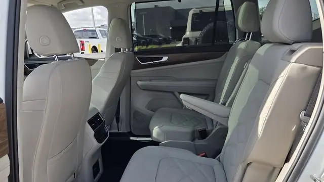 2024 Volkswagen Atlas SE