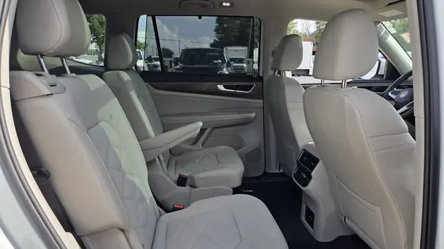 2024 Volkswagen Atlas SE
